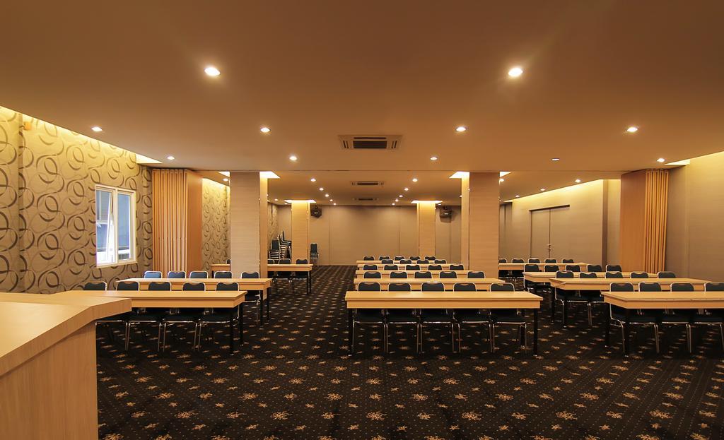 โรงแรมบอร์เนียว ปอนเตียนัค ภายนอก รูปภาพ