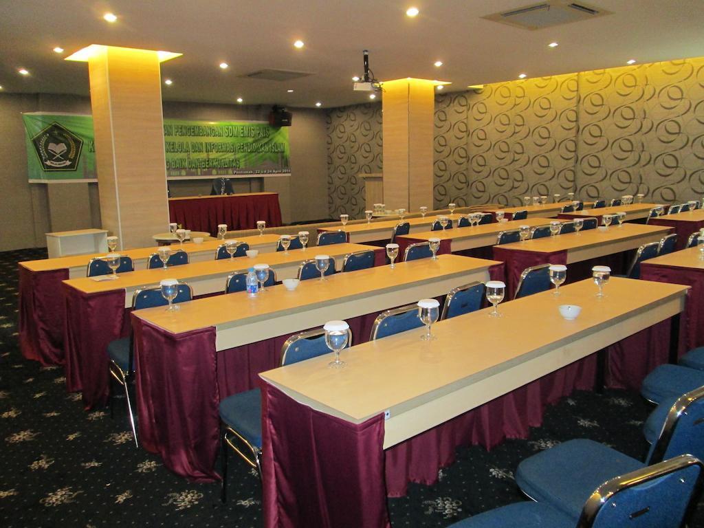 โรงแรมบอร์เนียว ปอนเตียนัค ภายนอก รูปภาพ